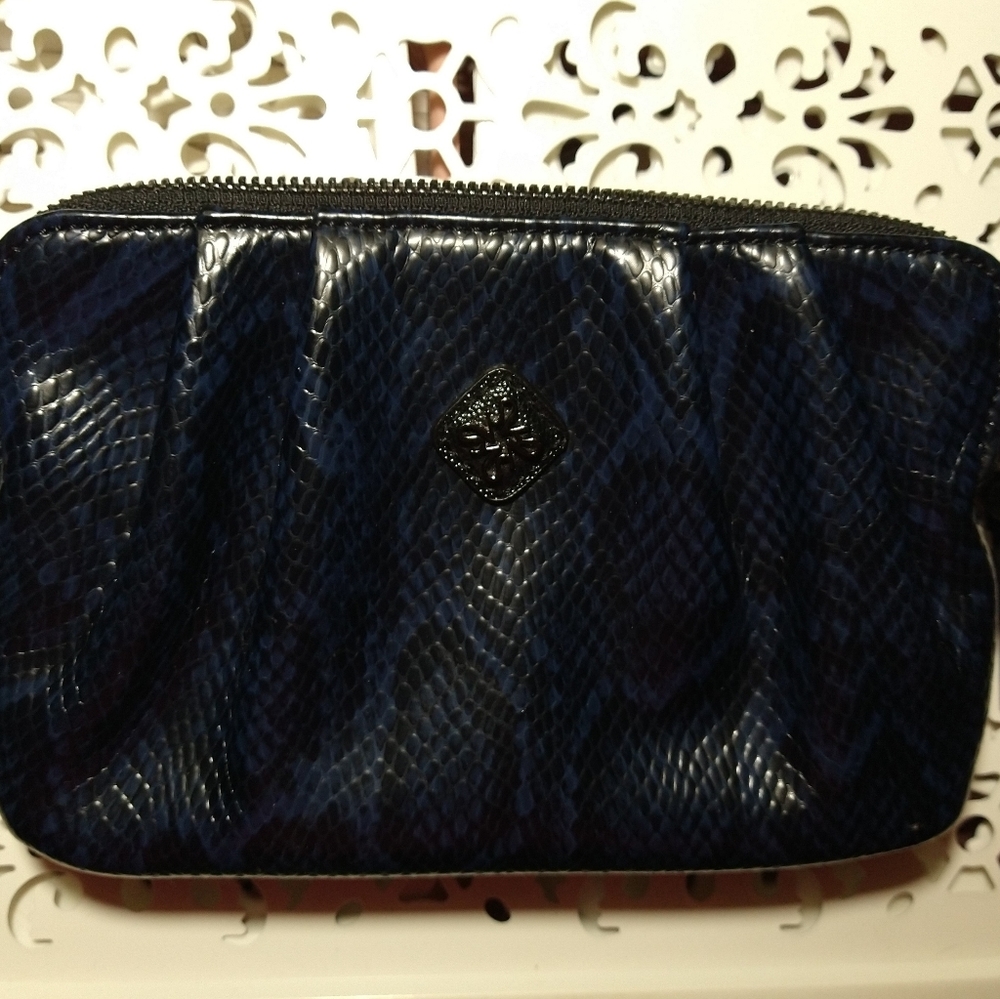 Simply Vera Wang Clutch in Navy Blue